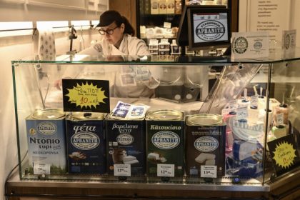 taxele lui trump pun sub semnul intrebarii planurile fermierilor greci de a exporta feta in sua dupa ce in 2019 au scapat de tarife 67ef7438cca70