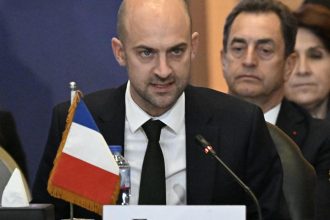 tensiuni intre paris si alger dupa expulzarea a 12 diplomati francezi barrot vom raspunde cu cea mai mare fermitate 67fe1204c14c8