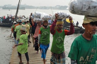 tineri din bangladesh atrasi cu locuri de munca in rusia spun ca sunt recrutati in armata ca sa lupte in ucraina 67f8f184bc11b