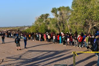 trei copii americani dintre care unul bolnav de cancer expulzati din statele unite 680de9e167115