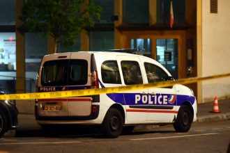 trei tineri suspectati de pregatirea unor atentate sinucigase in franta au fost arestati ce au gasit anchetatorii la perchezitii 67f381547ecfd