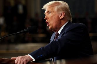 trump continua sa nege efectele taxelor impuse si sustine ca nu exista inflatie chiar daca piata americana s a prabusit 67f3d35ce1426