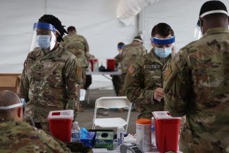 trump ii va despagubi pe militarii sua concediati pentru ca au refuzat sa se vaccineze impotriva covid 19 67f60aa561a12