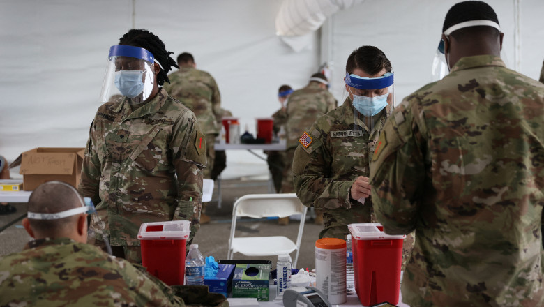 trump ii va despagubi pe militarii sua concediati pentru ca au refuzat sa se vaccineze impotriva covid 19 67f60aa561a12