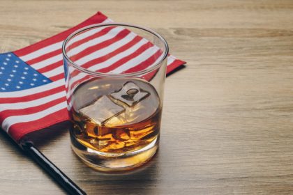 ue propune taxe vamale de 25 pentru produse americane dar exclude whisky ul pentru a evita represalii asupra vinurilor europene 67f55164a0cc1