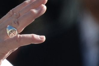 ultimul omagiu adus papei francisc sicriul va fi mutat azi in bazilica sfantul petru unde va ramane pana la funeralii 680871951adb6