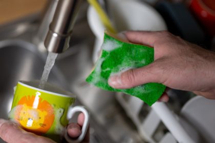 un burete de bucatarie are tot atatea bacterii cat un scaun uman cand ar trebui sa il schimbi 67f0bddfaa891