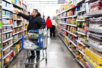 un miliardar american indeamna populatia sa faca provizii de consumabile dupa anuntul lui trump pasta de dinti sapun orice 67eeaaa90aa62