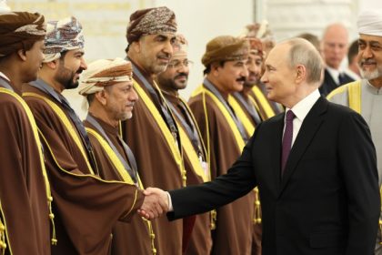 un oficial strain care l a vizitat pe putin a vrut sa intre cu un pumnal la kremlin 6808a3e19decc