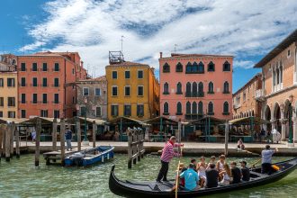 venetia va extinde taxarea turistilor si in 2025 ce spera primarul sa obtina 6800b9c02b2fe