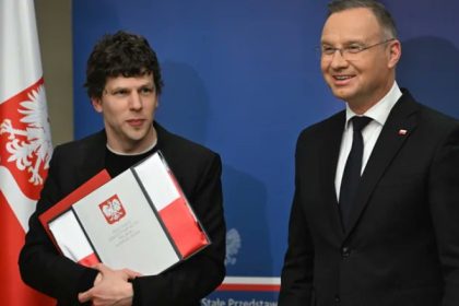 video actorul american jesse eisenberg a primit cetatenia poloneza 67ebc20b57ba2