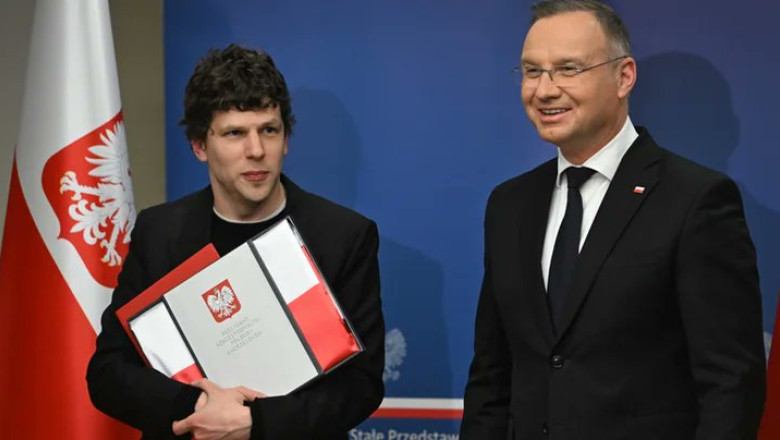 video actorul american jesse eisenberg a primit cetatenia poloneza 67ebc20b57ba2