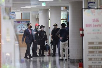 video atac la un liceu din coreea de sud mai multe persoane au fost injunghiate printre care si directorul institutiei 680f5e89220b7