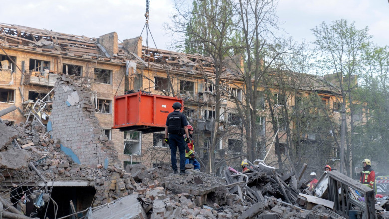 video cel putin noua morti si 63 de raniti in urma unui atac masiv asupra kievului printre victime sunt si copii 6809d125d69ff