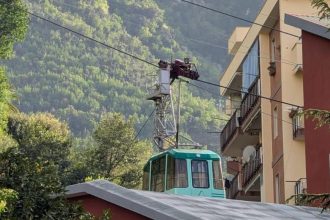 video cel putin patru persoane au murit dupa ce o telecabina s a prabusit in italia 6801d5516cd44