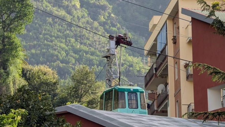 video cel putin patru persoane au murit dupa ce o telecabina s a prabusit in italia 6801d5516cd44