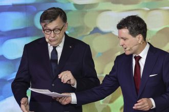 video conflictul dintre nicusor dan si crin antonescu primarul general il acuza ca a instrainat baze sportive ce spune candidatul coalitiei 6811f2c4dc141