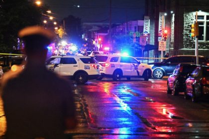 video descinderi ale politistilor intr un club de noapte din sua peste 100 de imigranti ilegali au fost arestati 680f66c209977