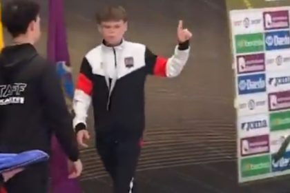 video fara fotografii cu teroristii moment viral cu un karateka ucrainean de 13 ani care a refuzat sa se urce pe podium alaturi de un rus 67f79b54b9d1f