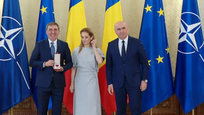 video gheorghe hagi a fost decorat cu steaua romaniei cea mai inalta distinctie a tarii 50 de ani am muncit ca sa vina aceasta zi 67f165dce07fb