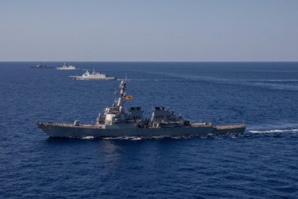 video imagini care arata cum tunul de 76 mm al unei fregate franceze opreste o drona houthi motivul din spatele acestei decizii 680ca1c39d6e6