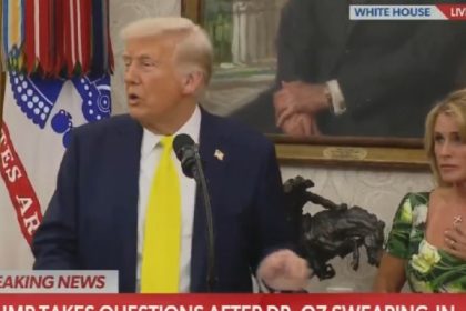 video incident in momentul in care donald trump facea declaratii in biroul oval unei fetite i s a facut rau cum a reactionat presedintele 680347b974c59