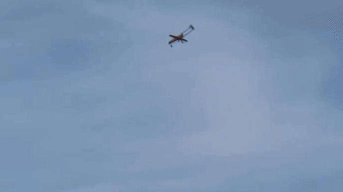 video momentul in care ucrainenii ataca sediul brigazii ruse responsabile de atacul cu rachete de la sumi mesajul scris pe drona kamikaze 67ffcf549dfa0