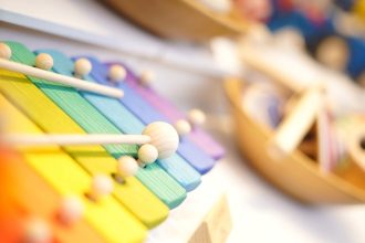 video o fetita de un an si jumatate agresata si bruscata de o educatoare in spania patru persoane au fost arestate 67f94134eadf4