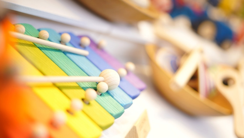 video o fetita de un an si jumatate agresata si bruscata de o educatoare in spania patru persoane au fost arestate 67f94134eadf4