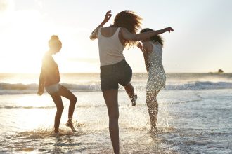 video pregatiri pentru sezonul estival pe litoral noua din 10 locuri de cazare in vama veche ocupate in vacanta de 1 mai 681236f8b628c