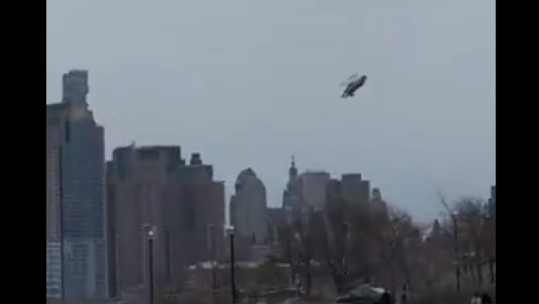 video sase morti la new york printre care trei copii in urma prabusirii unui elicopter in raul hudson in largul manhattanului 67f8d7cb76bf6