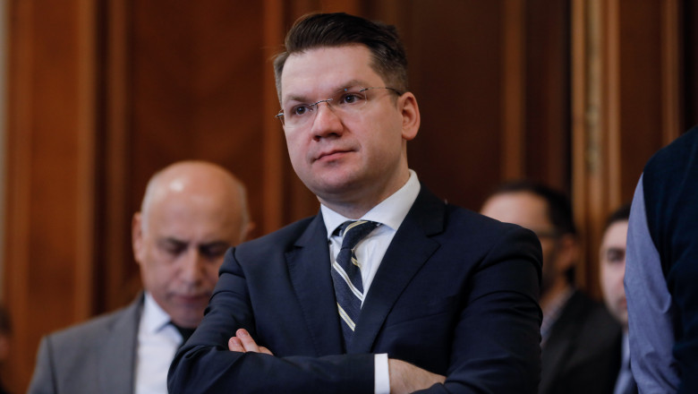 video scandal iscat de mihail neamtu dupa o postare cu injurii in mediul online i se cere demiterea de la conducerea comisiei de cultura 67ebc3101153c