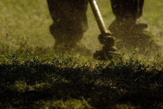 video scandal pe cositul ierbii la aeroportul din cluj napoca suma uriasa platita anual pentru spatiul verde irosirea banului public 67ec09cf4f8e5