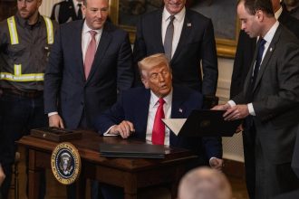 video trump ironizeaza reactiile internationale in razboiul tarifelor ma pupa in fund ma implora te rog te rog 67f62b5d5946f