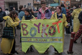 video turcia 11 persoane retinute pentru apeluri la boicot dupa arestarea primarului din istanbul 67ee77184b928