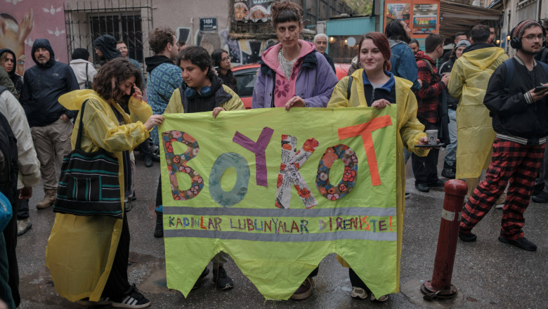 video turcia 11 persoane retinute pentru apeluri la boicot dupa arestarea primarului din istanbul 67ee77184b928