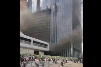video un incendiu a avut loc in parcarea unui mall din moscova au intervenit serviciile de urgenta 68090e89e17da