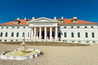 video una dintre cele mai vechi cladiri din vestul tarii a fost restaurata imagini din conacul familiei mocioni construit acum 275 de ani 67ebc25348ab3