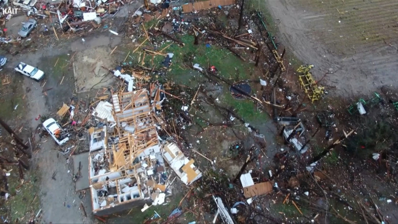 video vreme extrema in sua tornade furtuni grindina si rafale de vant de 260 km h cel putin 7 oameni au murit si 13 au fost raniti 67efab4c86493