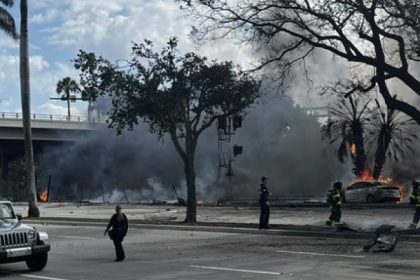 videofoto accident aviatic in sua cel putin trei morti dupa prabusirea unui avion de mici dimensiuni langa aeroportul din boca raton in florida 67f95d544ea05