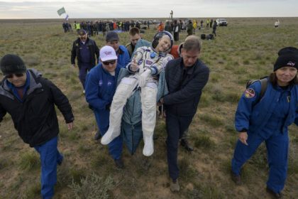 videofoto cel mai varstnic astronaut american in activitate a revenit pe terra dupa o misiune la bordul iss in ziua cand a implinit 70 de ani 6804d4e0aaf45