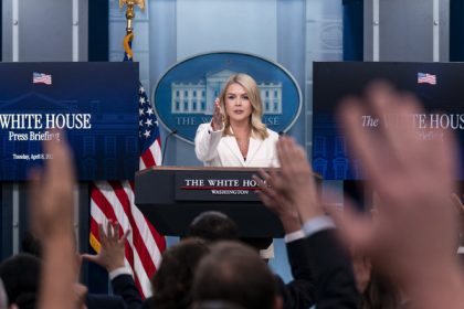 videofoto cine este karoline leavitt secretara de presa a lui donald trump care se considera femeia fantastica a generatiei z 67fbbb3086d82