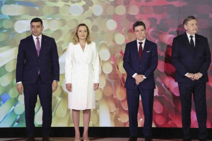 videofoto culisele dezbaterii digi24 de la palatul cotroceni ce au facut antonescu dan lasconi si simion cat timp n au fost in direct la tv 6810b8b91a687