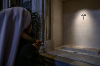 videofoto imagini cu mormantul papei francisc publicate de vatican sute de mii de oameni sunt asteptati sa i aduca un ultim omagiu 680e04d54f39c