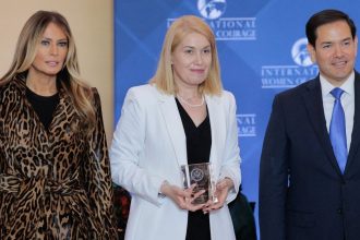 videofoto melania trump despre activista romana premiata la washington georgiana pascu apara demnitatea celor ale caror voci nu se aud 67ed360f21041