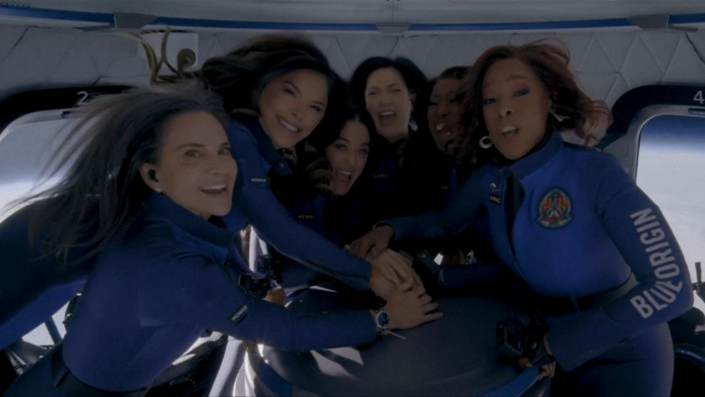 videofoto primele imagini din interiorul capsulei blue origin chiar facem asta echipajul format din sase femei a ajuns la limita spatiului 67fe47ed507e3