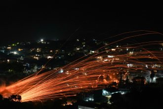 videofoto razboiul rachetelor de paste o traditie din epoca otomana pe insula greceasca chios 6804b669387f1