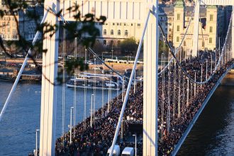 viktor orban vrea o lege care sa i impiedice pe protestatari sa blocheze podurile din ungaria 67efea94be5b9
