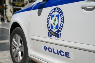 violente in atena 70 de persoane au fost arestate dupa ce au atacat o sectie de politie 67fb8098efe5d