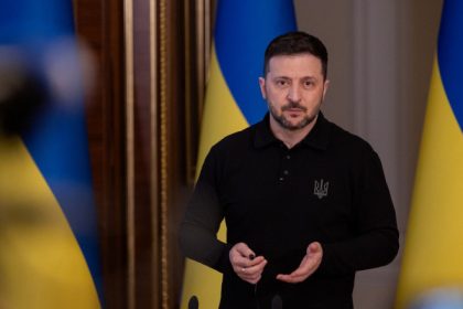 volodimir zelenski afirma ca armata rusa doar incearca sa creeze impresia unei incetari a focului de paste bombardamentele continua 68049dcd3a77a